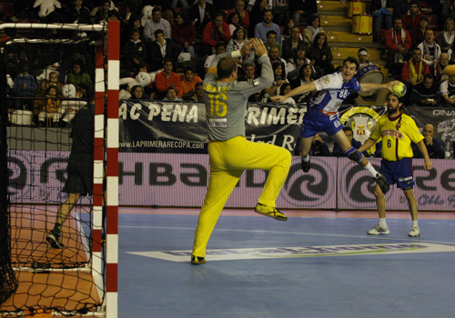 EXHIBICION Y GOLEADA PARA COMENZAR