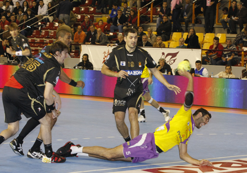 HISTORICO DEBUT CON VICTORIA ANTE EL REYNO DE NAVARRA SAN ANTONIO