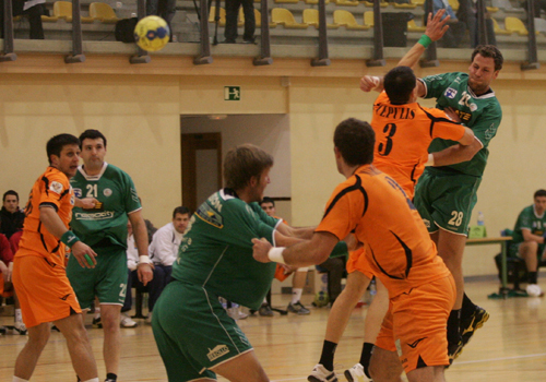 VUELVE EL BALONMANO AL PALAU Y A BAR�A TV