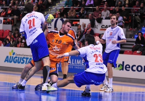 EL PALAU ACOMPA�A EN EL DEBUT