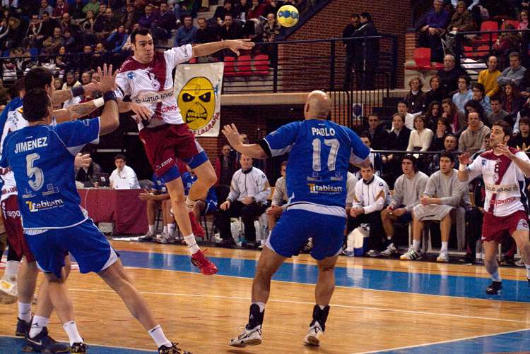 EL CAI BM ARAGON SUPERA AL ARRATE EN LA SEGUNDA JORNADA