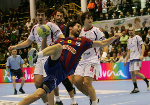 CEPULIS, LUMBALGIA Y QUIQUE PLAZA, ESGUINCE EN EL LIGAMENTO COLATERAL INTERNO DE LA RODILLA