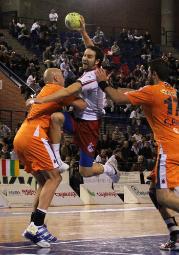 EL BALONMANO ASOBAL SE QUEDA SIN EL MAXIMO TITULO CONTINENTAL