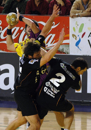CONTUNDENTE VICTORORIA DEL LIDER