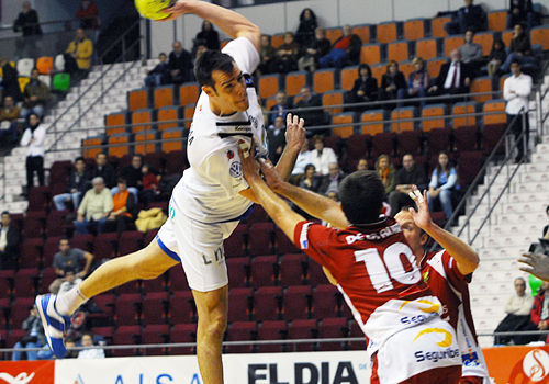 CUATRO RAYAS BM. VALLADOLID L�DER PROVISIONAL Y RENOVALIA CIUDAD REAL LOGRA 60 VICTORIAS CONSECUTIVAS EN LIGA ASOBAL