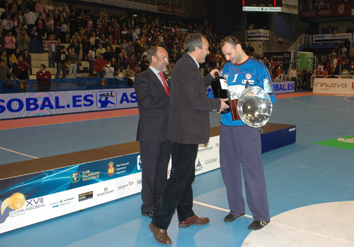 EL BALONMANO REGRESA A ANTEQUERA CON LA VISITA DEL NATURHOUSE LA RIOJA