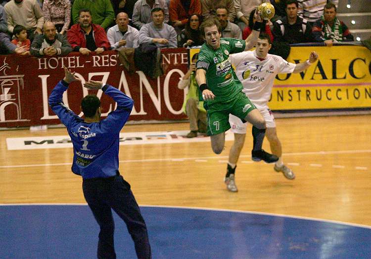 EL BM ANTEQUERA SE MEDIR� AL S.D. TEUCRO