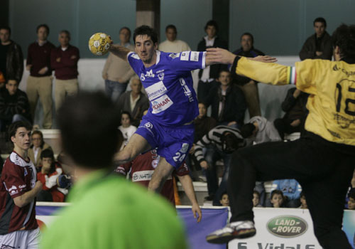 EL LIDER SE IMPONE AL PORTLAND SAN ANTONIO
