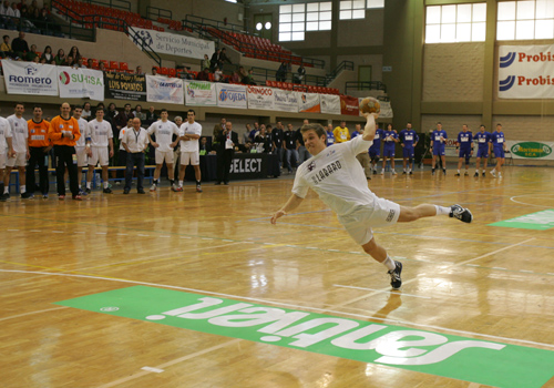 EL BALONMANO CONTRA LA VIOLENCIA SOBRE LA MUJER