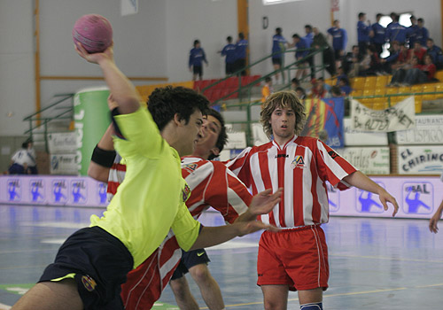 EL ADEMAR SE CRECE CONTRA EL BAR�A