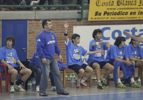 EL CAI RECIBE A UN TEUCRO REFORZADO MORALMENTE