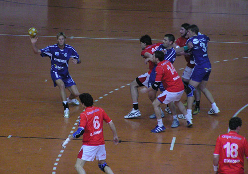 EL LIDER GANA EN TORREVIEJA