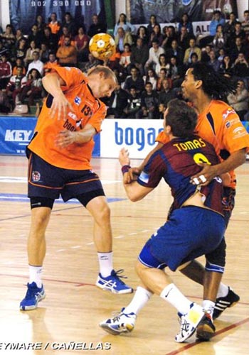 VICTOR ALVAREZ, TRES MESES DE BAJA
