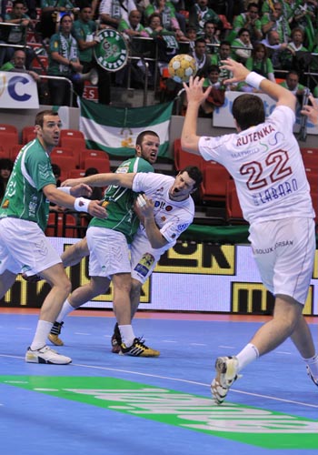 BAR�A Y VALLADOLID SE ENFRENTAR�N POR LA MINICOPA