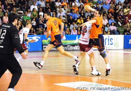 LOS EX AZULGRANAS APORTAN SU GRANITO DE ARENA