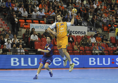 EL REALE ADEMAR PRESENTA A GONZALO CAROU