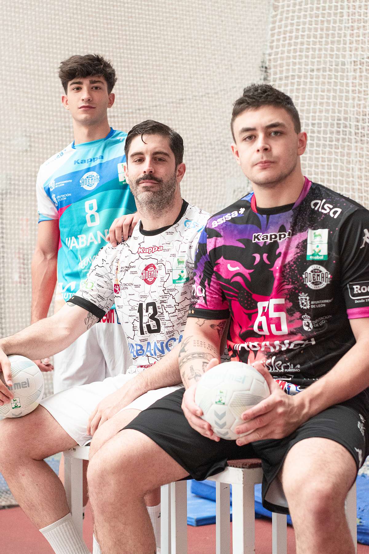 Ademar exhibe orgullo leon�s en sus nuevas equipaciones