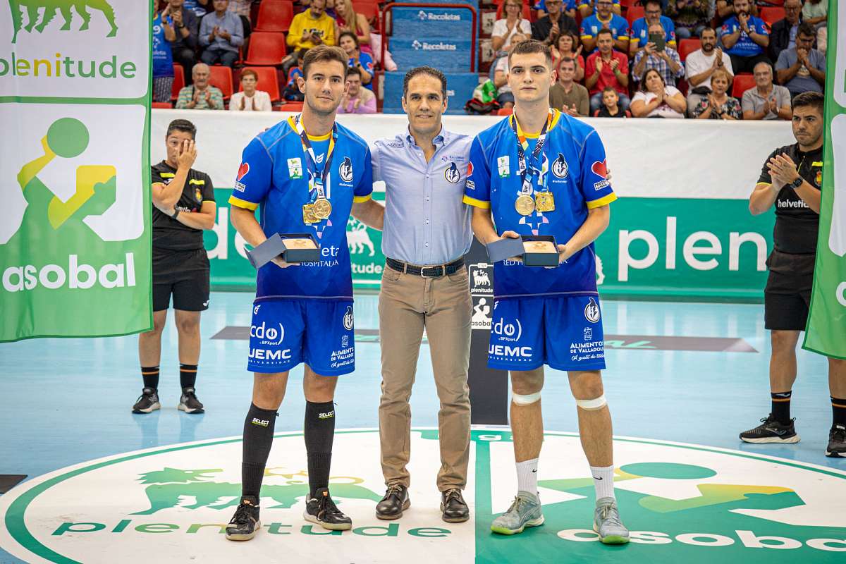La Liga Profesional ASOBAL homenajea a sus campeones del mundo juveniles
