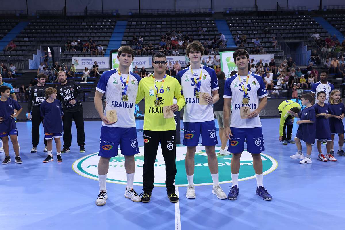 La Liga Profesional ASOBAL homenajea a sus campeones del mundo juveniles